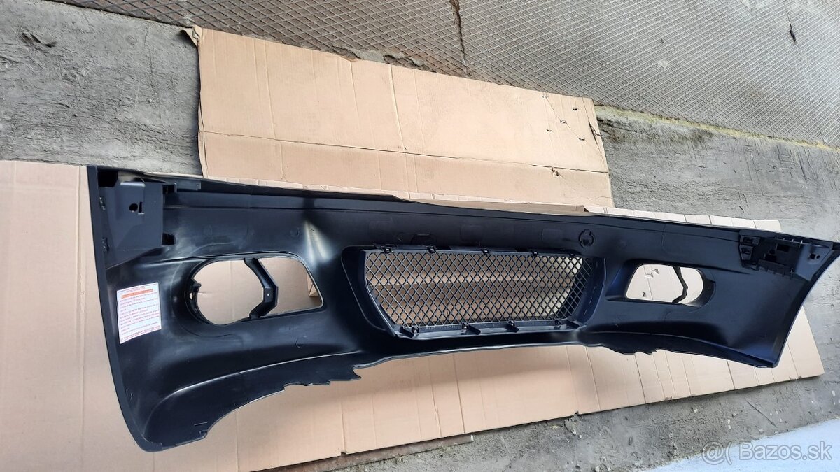 Predny M3 naraznik pre BMW E46 - 4