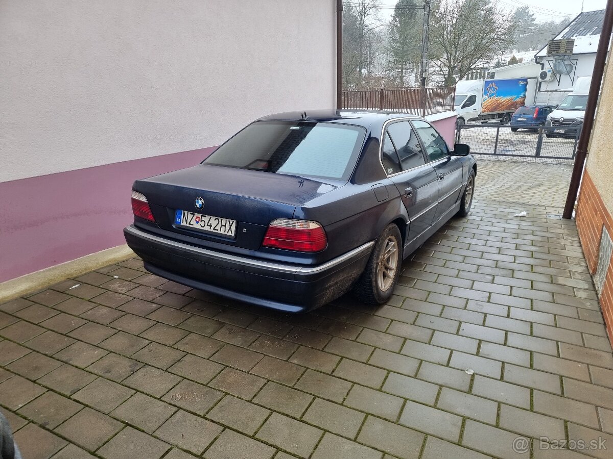 Bmw e38 - 4
