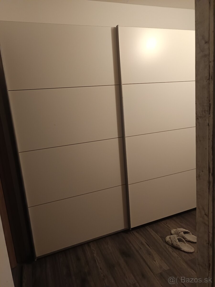 Predám rolldoor bielu skriňu - 4
