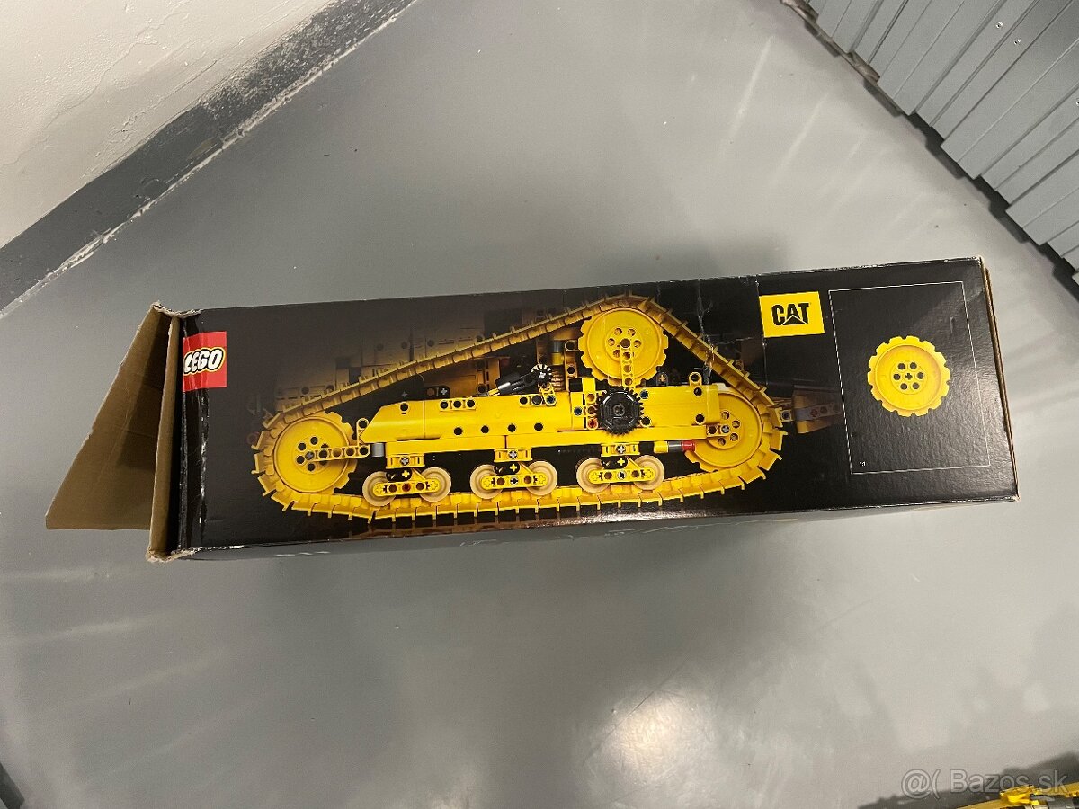 Lego TECHNIC CAT D11 - ovládaný aplikáciou - 4