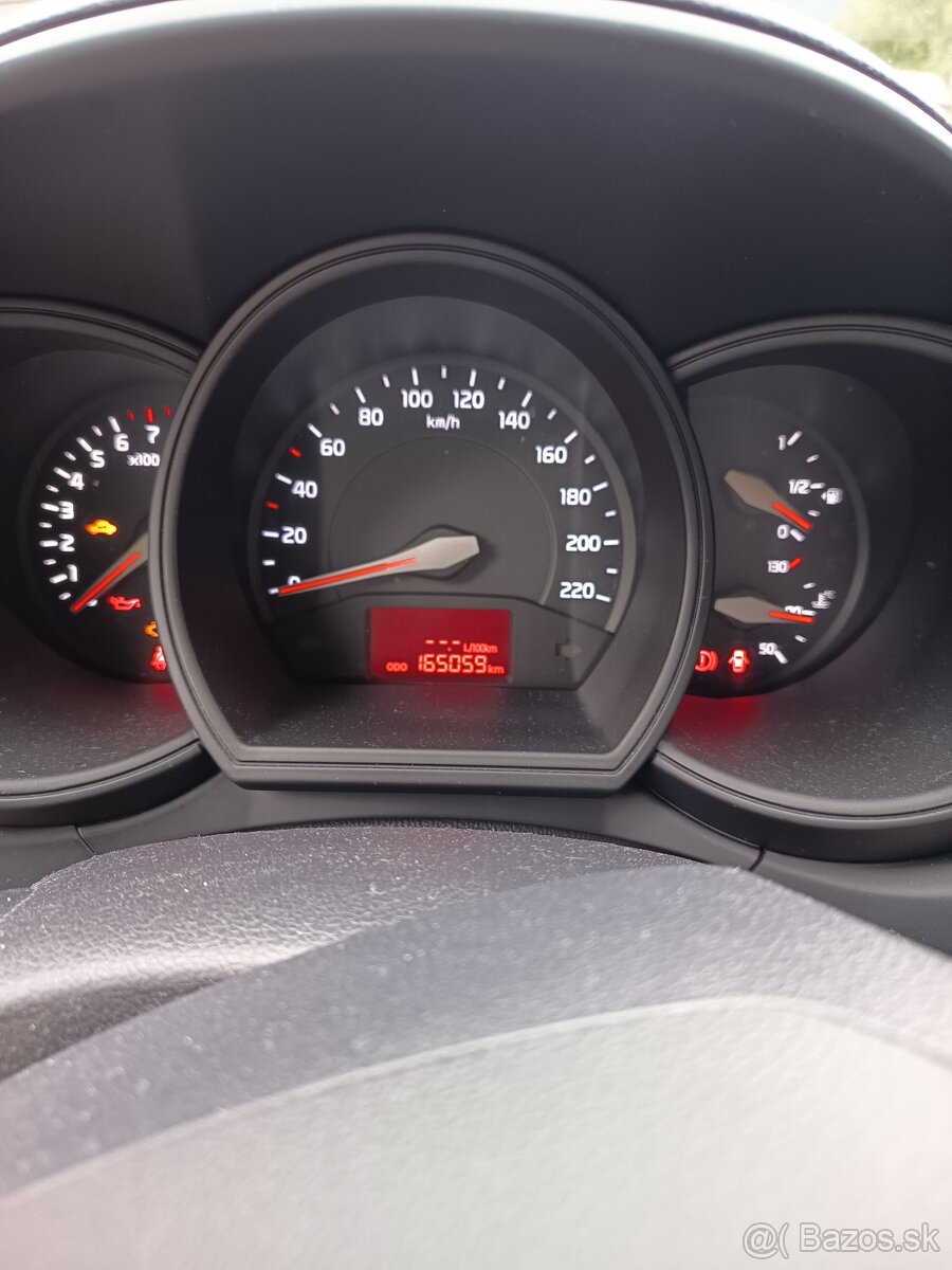 Kia Rio - 4