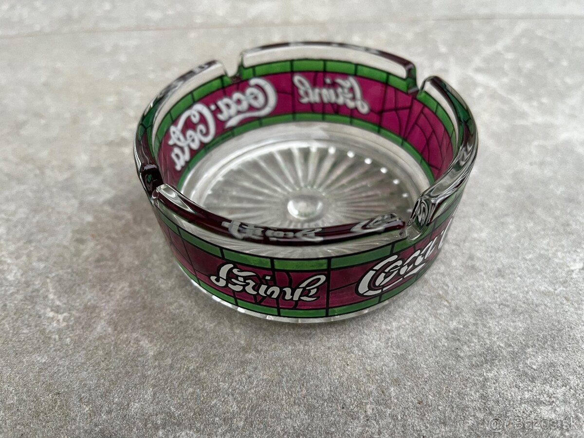Predám sklenený popolník coca-cola - 4