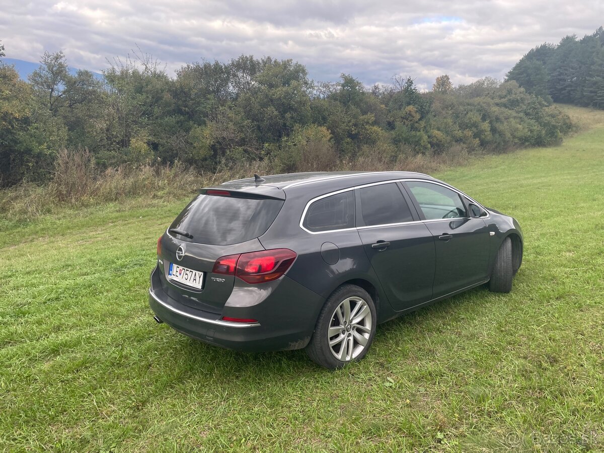 Opel Astra ST 1.6 Turbo - 4