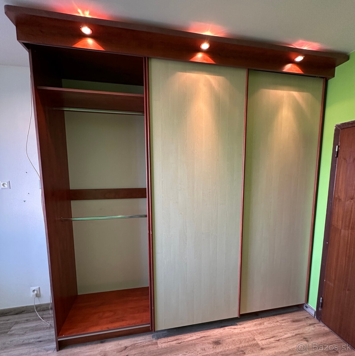 satnikova skrina s osvetlenim 260x260x60 - 4