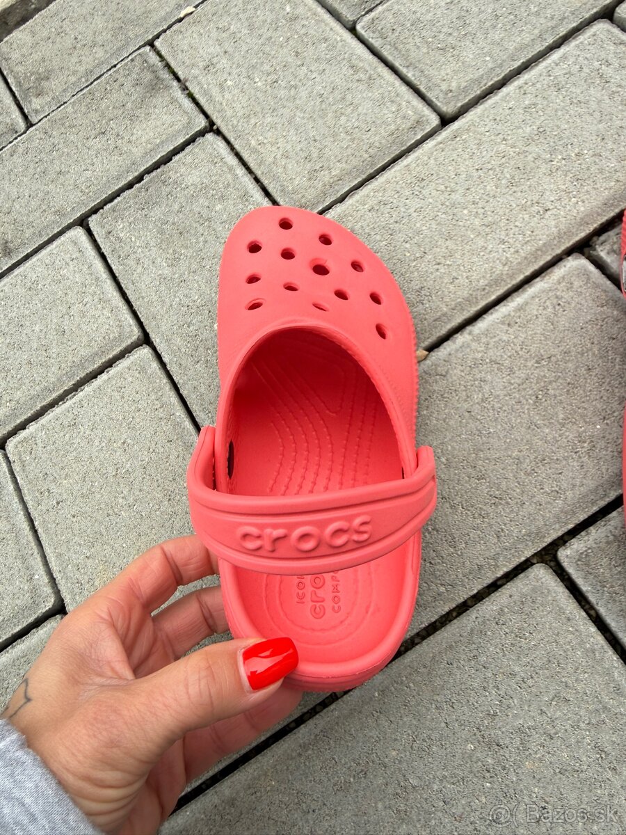 Crocs - 4