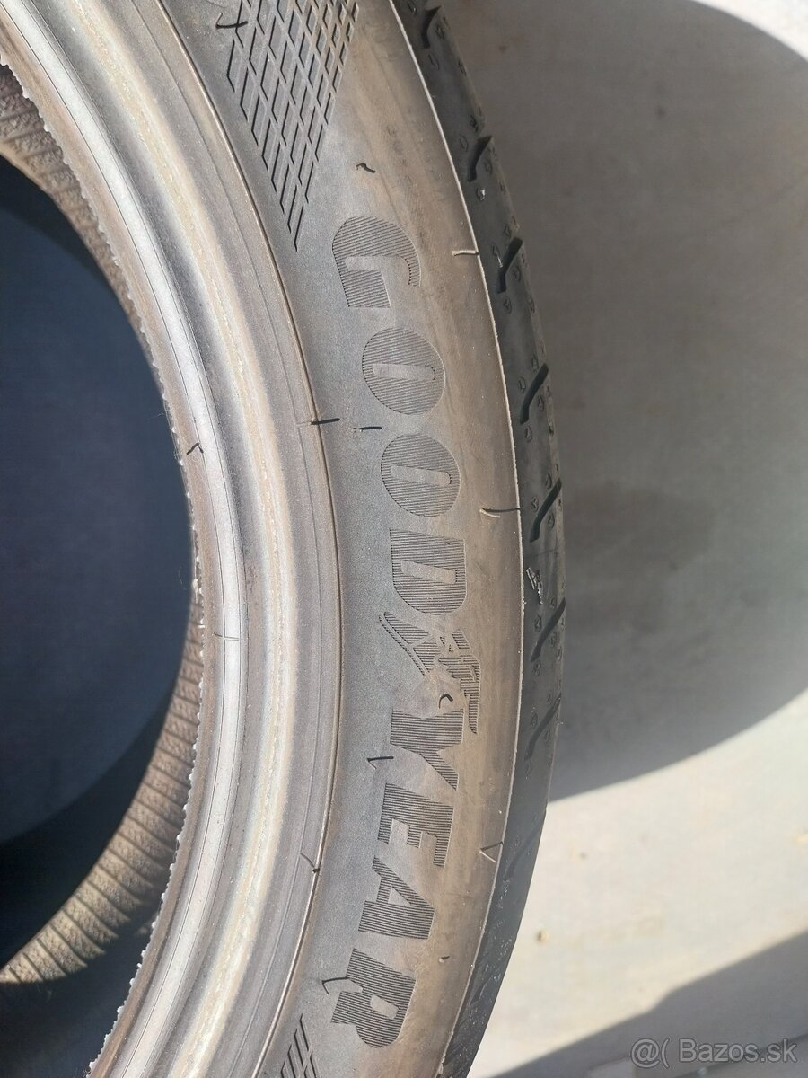 225/45R18 - 4