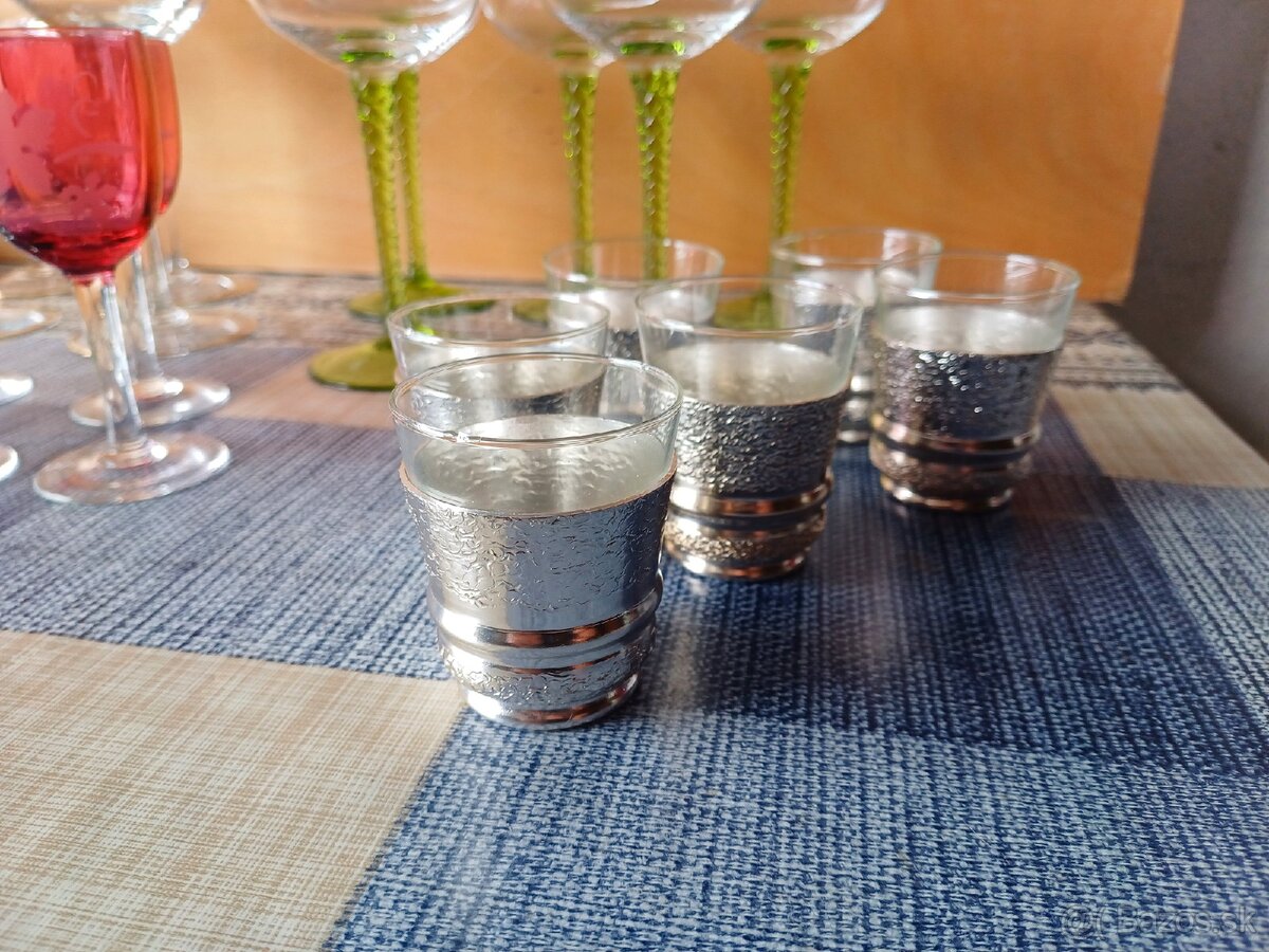 Socialisticke pohare, keramika a mosadzne predmety - 4