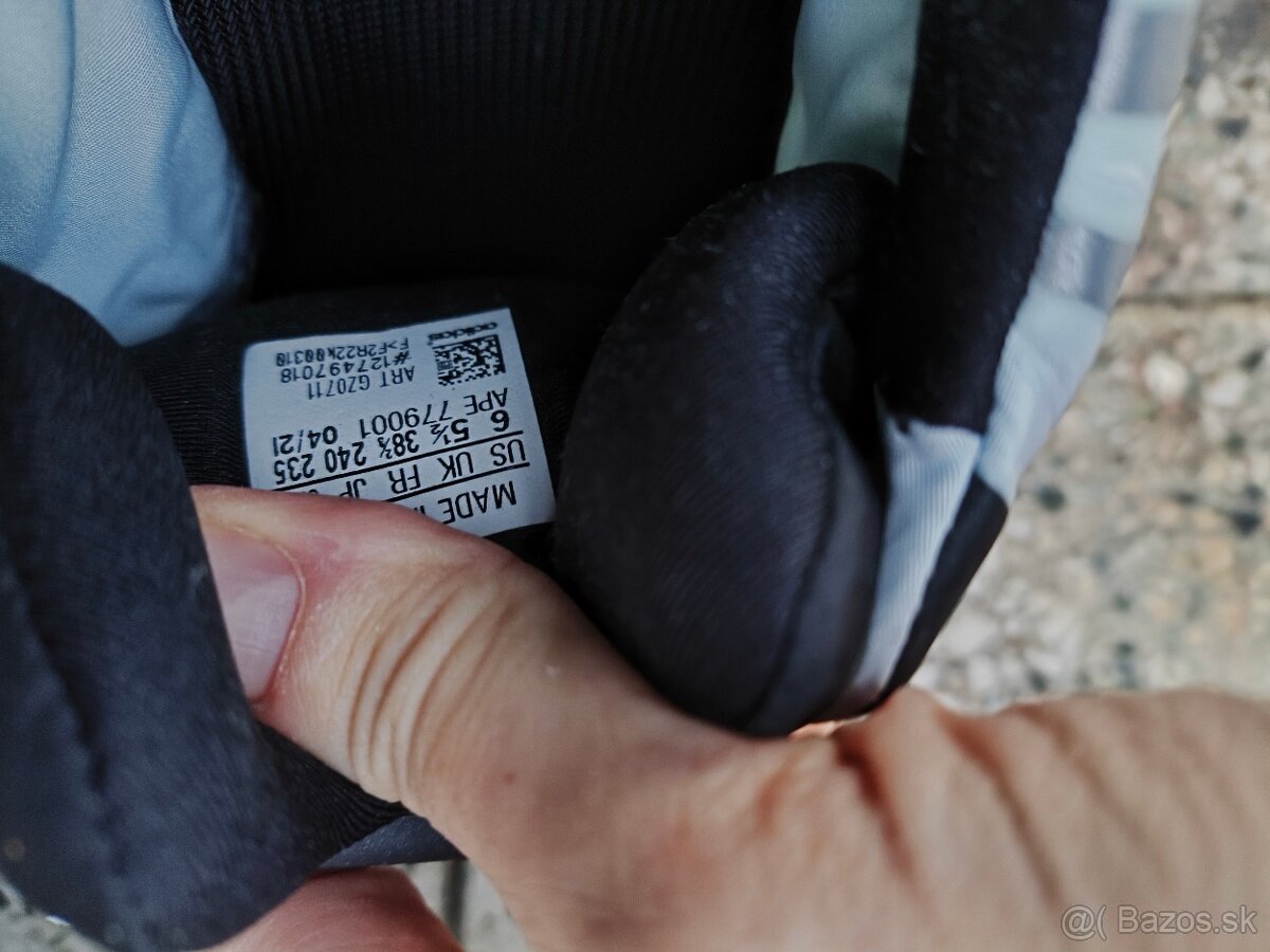 Adidas Yezzy 700 - 4