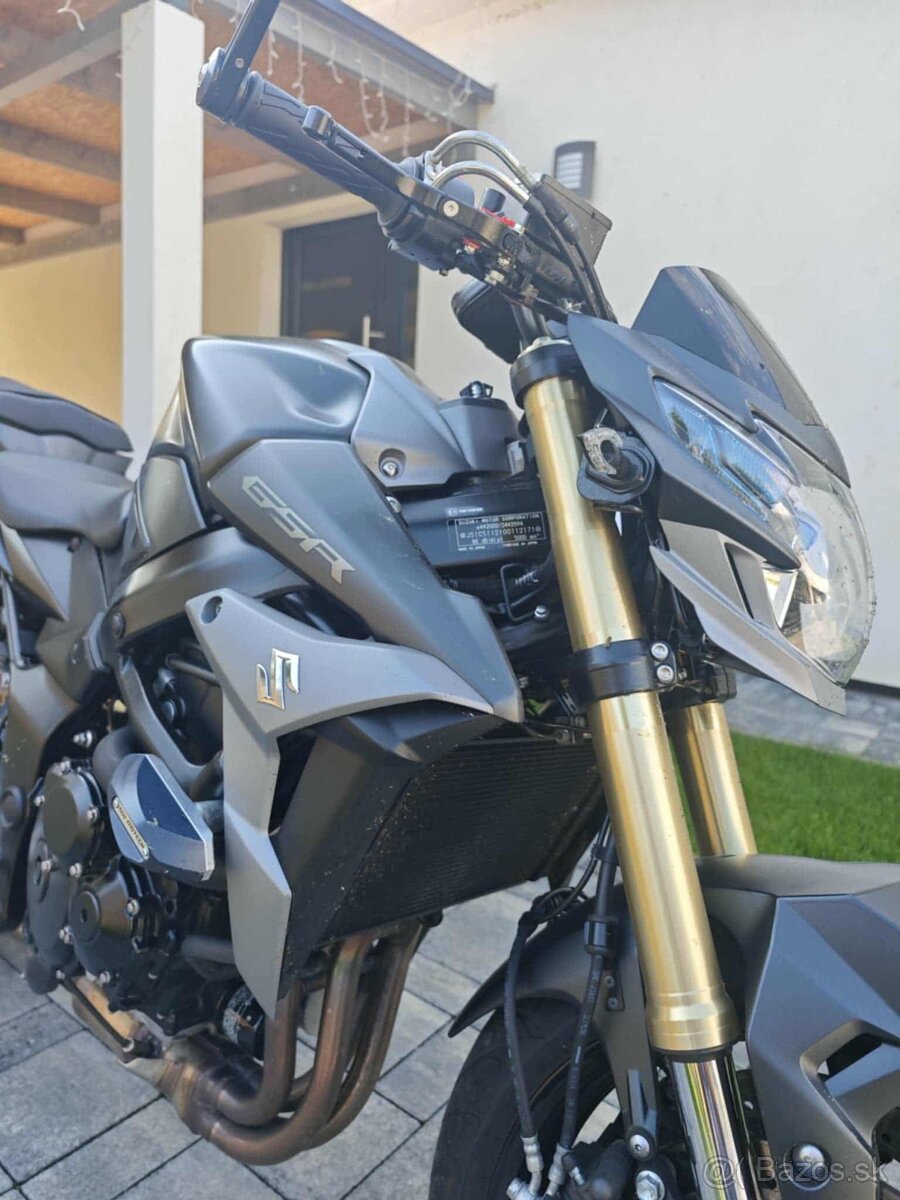 Suzuki gsr 750 - 4