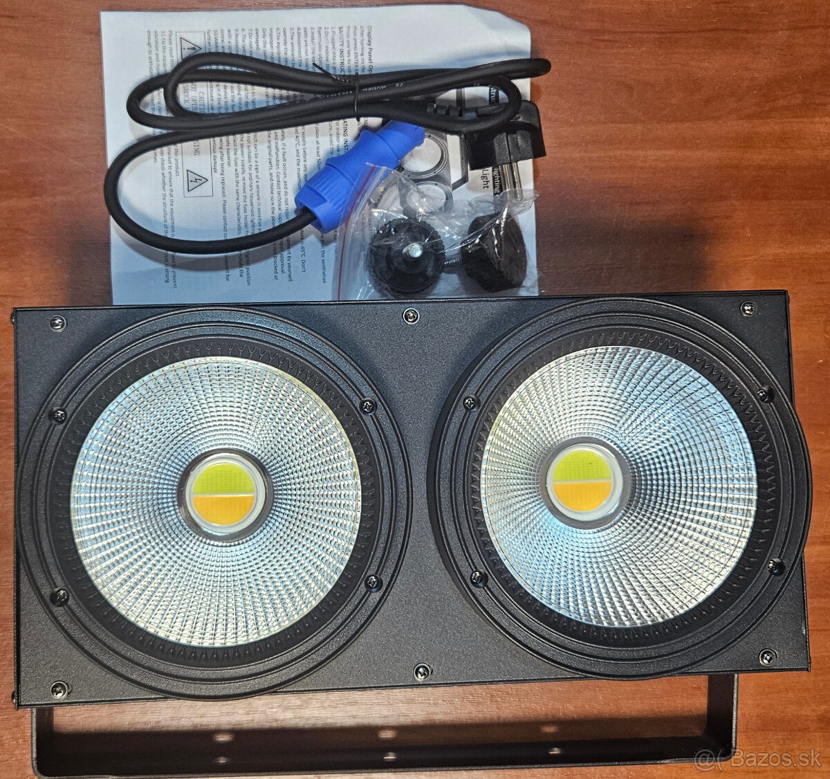 BLINDER scénický reflektor 2x125W COB LED WW/CW NOVÝ - 4