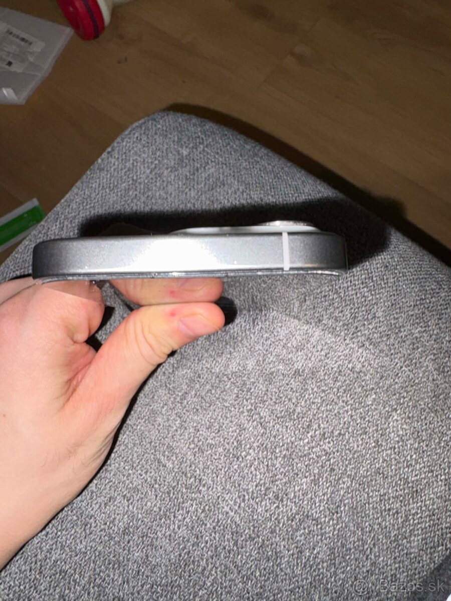 Predám iphone 15 pro 128 gb - biely - 4