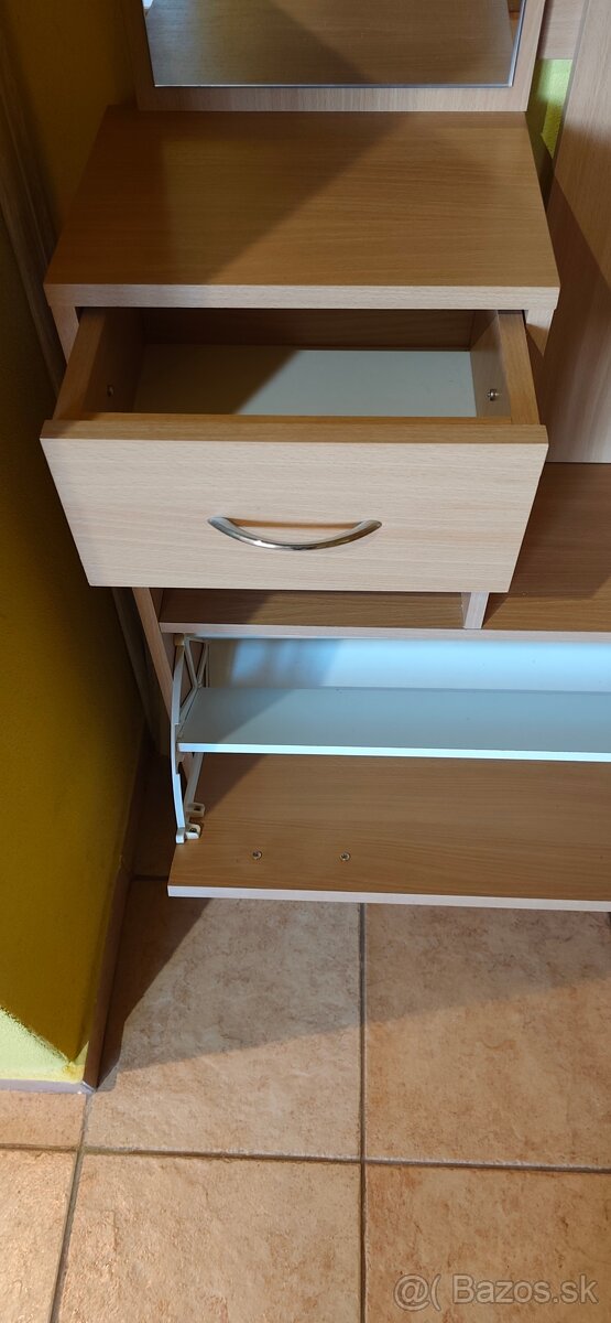 Vešiaková stena a botník - 4