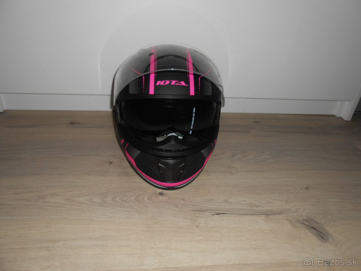 Predam krasnu novu damsku prilbu s protilsnecnou clonou - 4
