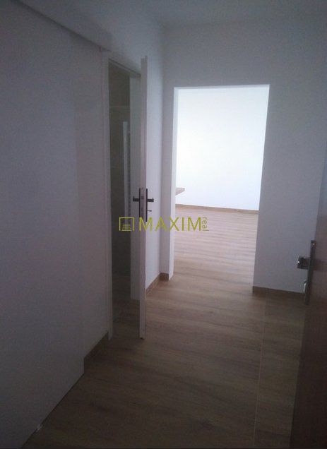 PREDAJ - 2- izbový byt s loggiou na Drobného ulici v Dúbravk - 4