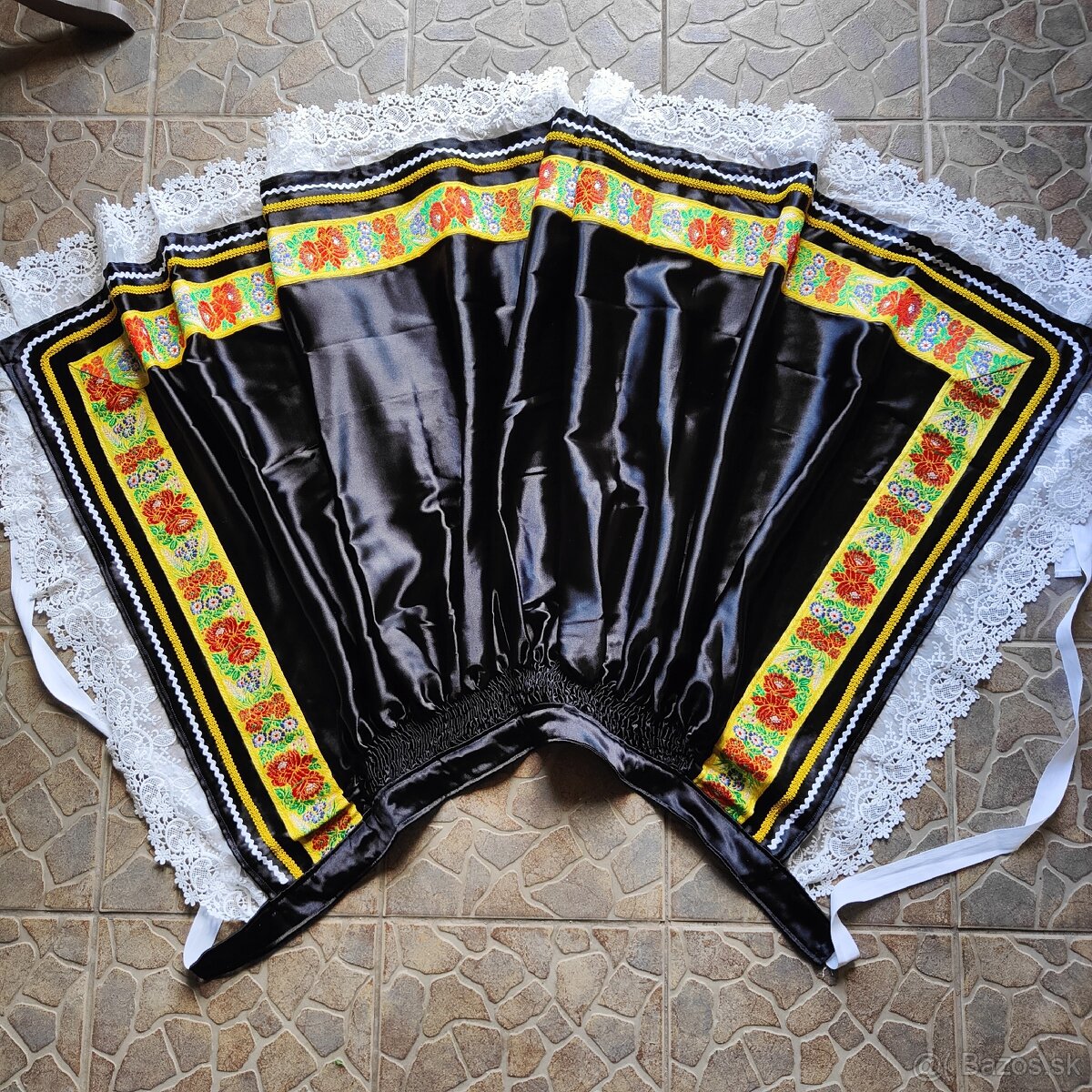 Kroj Piešťany zástery - predná a zadná - 4