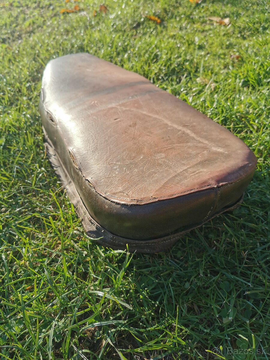 Predám staré sedlo na Jawa,ČZ - 4
