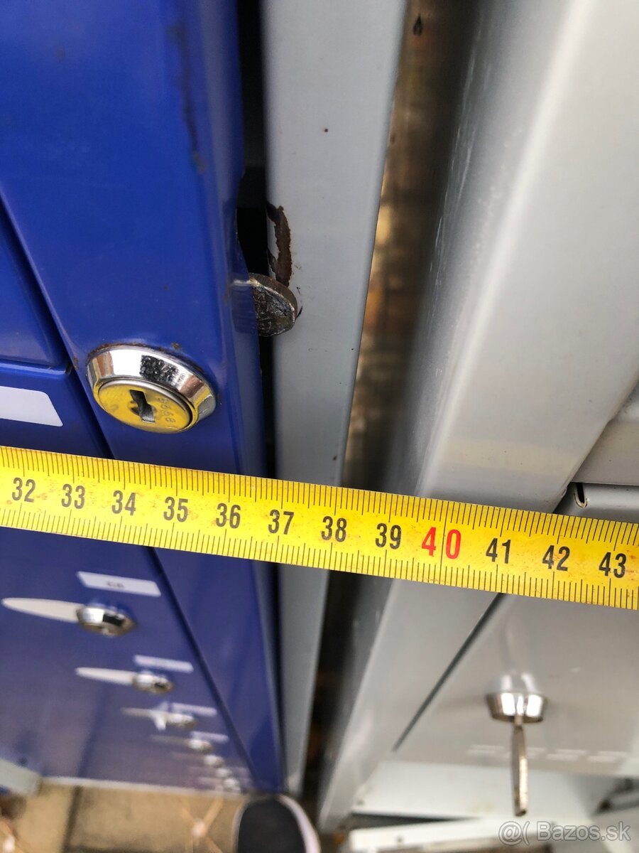 Plechová skriňa na náradie a drobnosti - 4