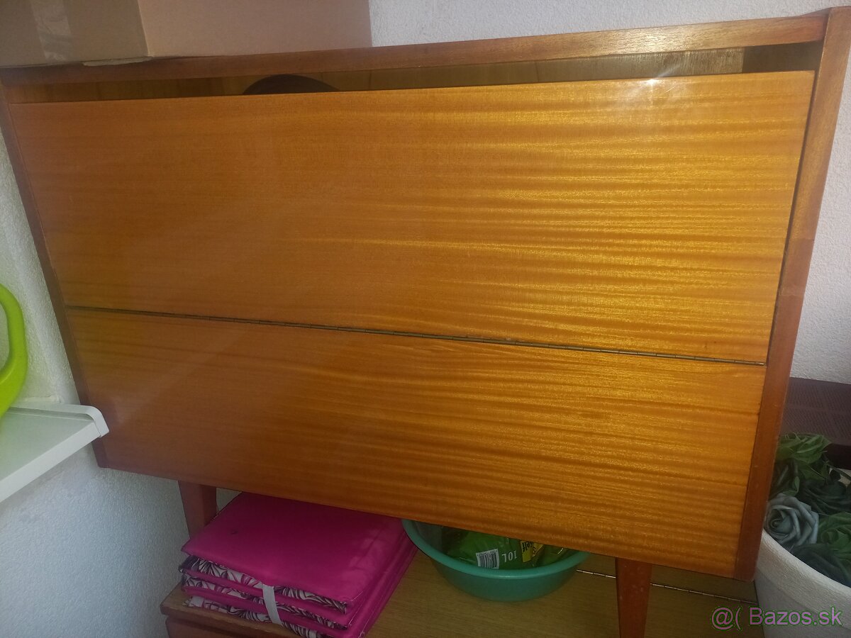 Retro obyvacia stena - 4