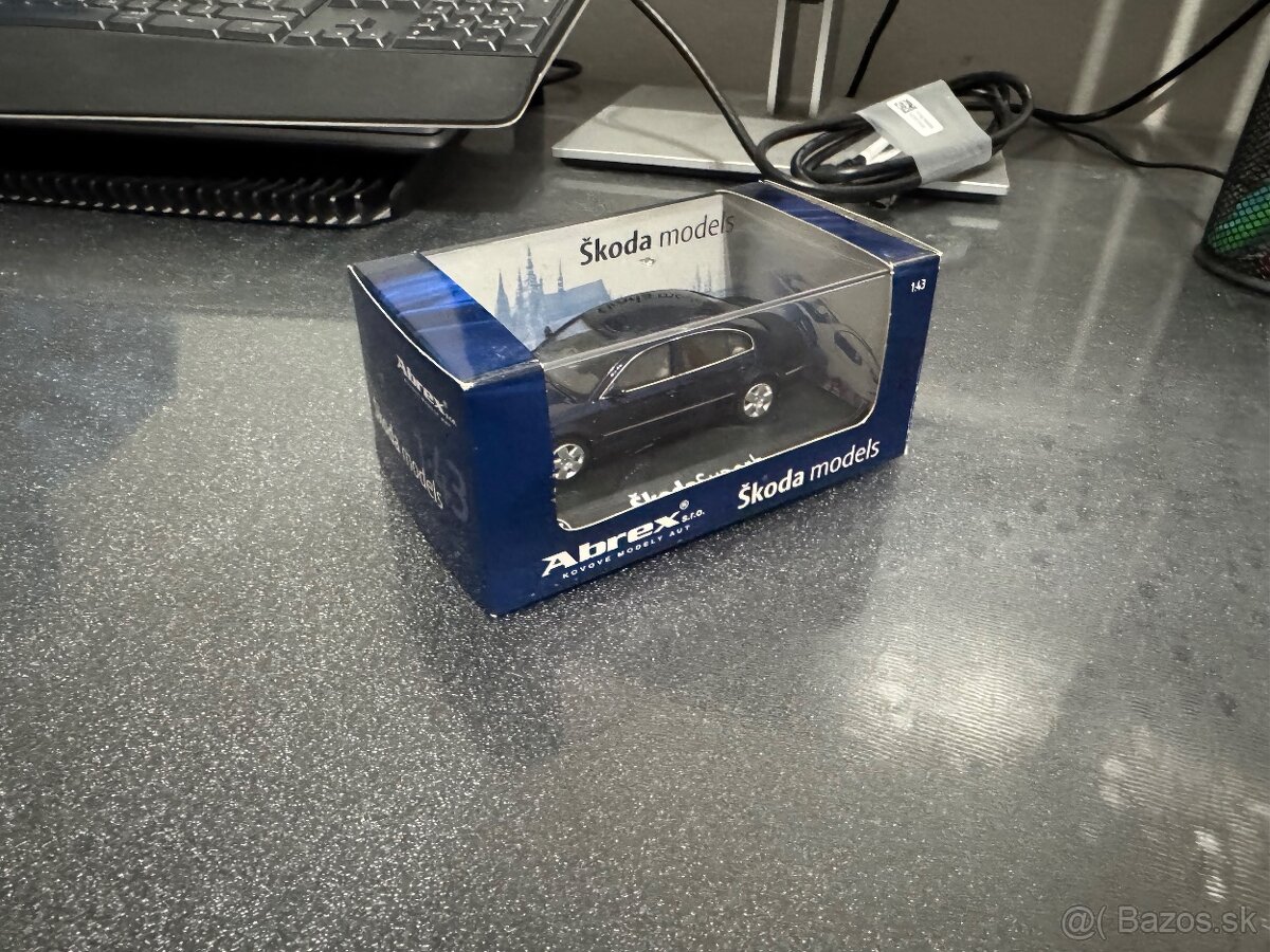 Škoda Superb modrá - 1:43 - Abrex - 4