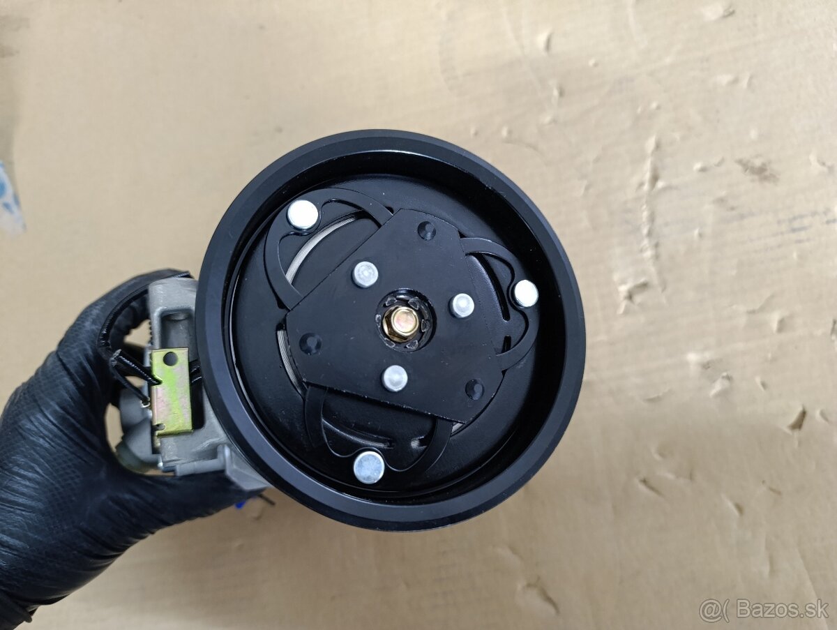 Kompresor klimatizácie 5 E39 525d - 4