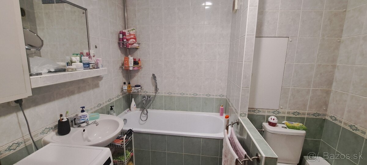 Trojizbový byt s balkónom na Západe - 4