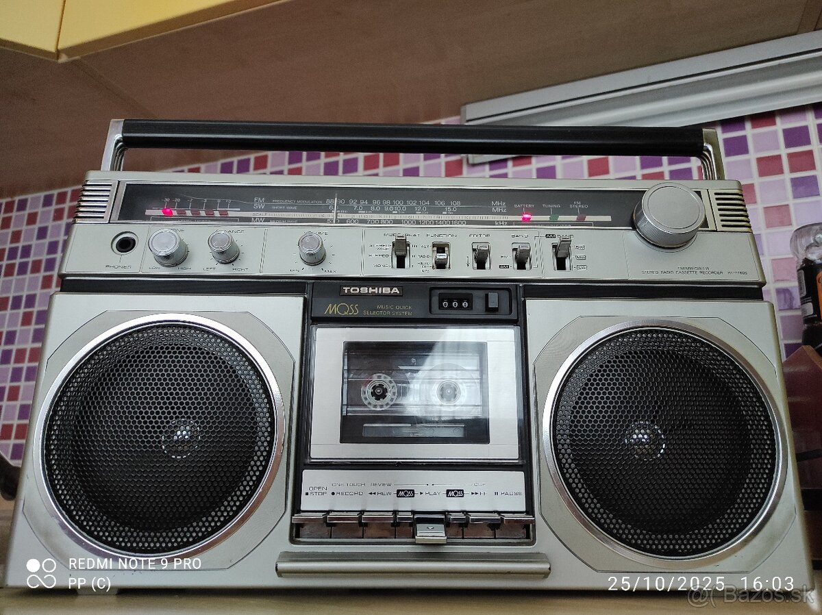 TOSHIBA BOOMBOX GHETTOBLASTER - 4