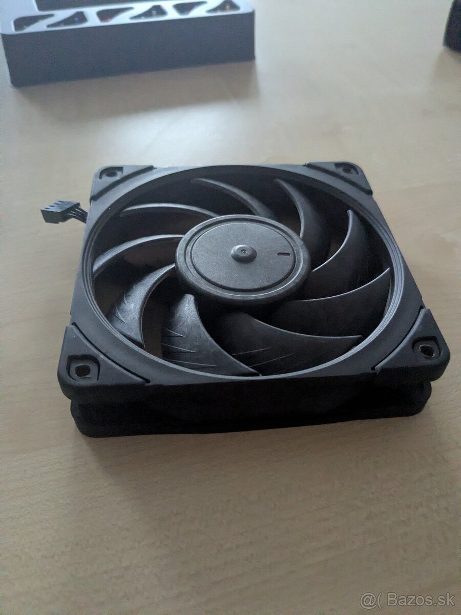 Predám PC ventilátor Noctua NF-A12x25 Chromax Black - 4