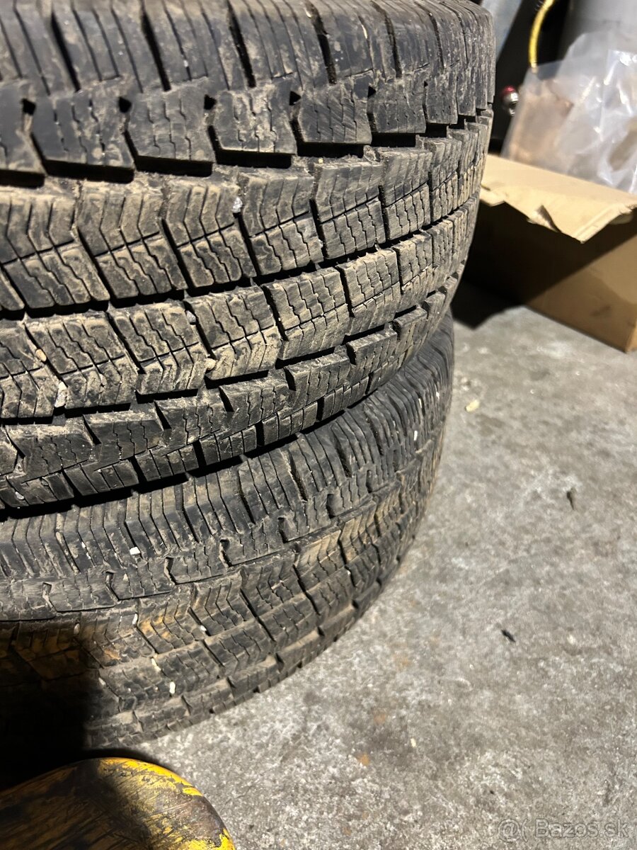 215/70 R15C - 4