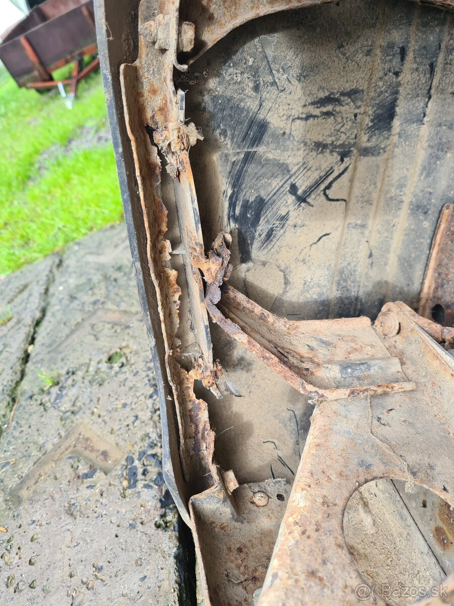 Zadný nárazník Pajero 2 - 4