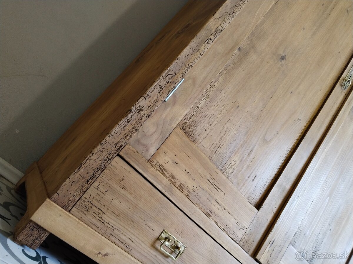 Stará, secesní skříň po renovaci, voskovaná 2 - 4