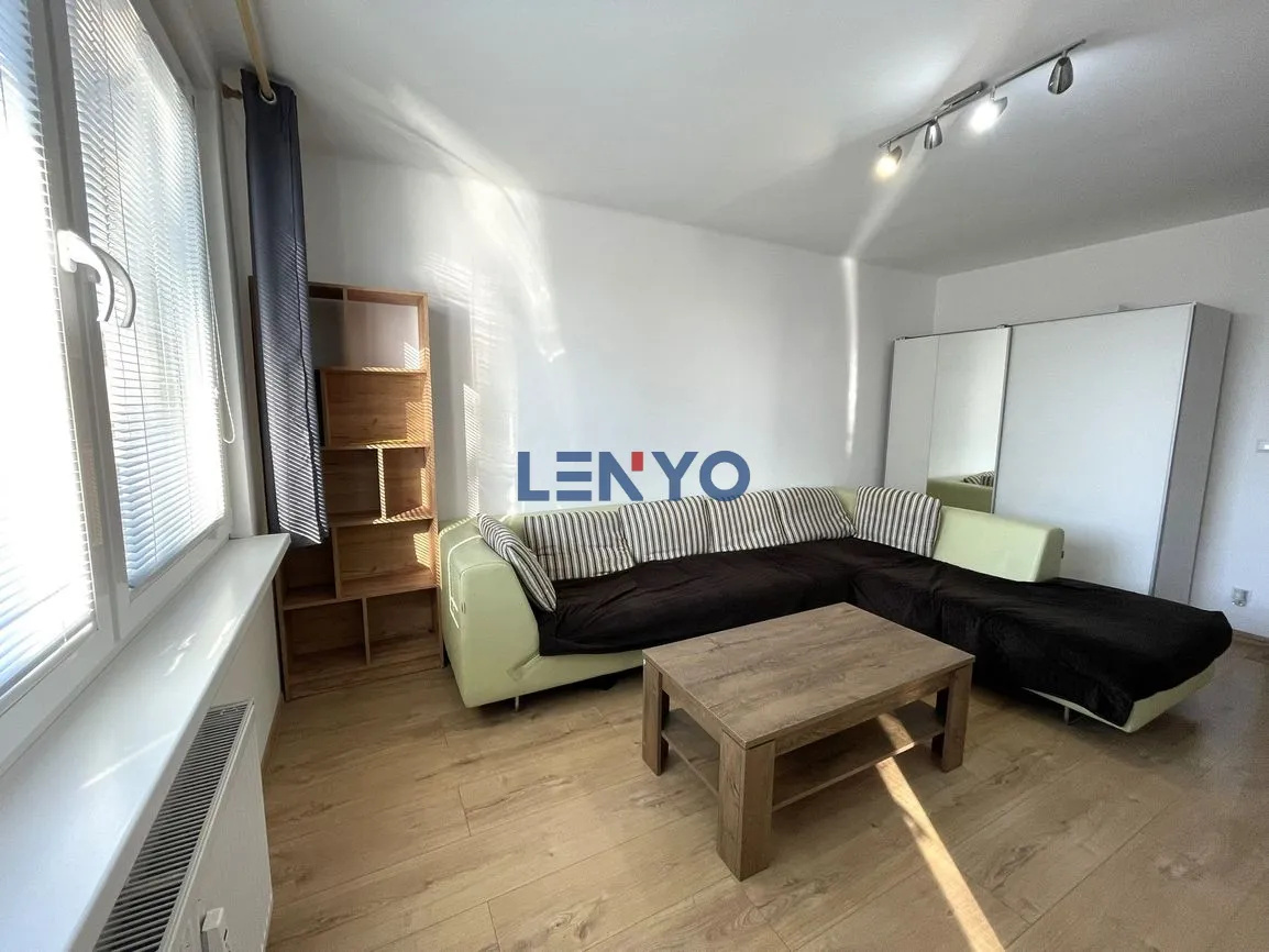 Prenájom - Veľký 2,5-izbový byt 64m² s balkónom - 4