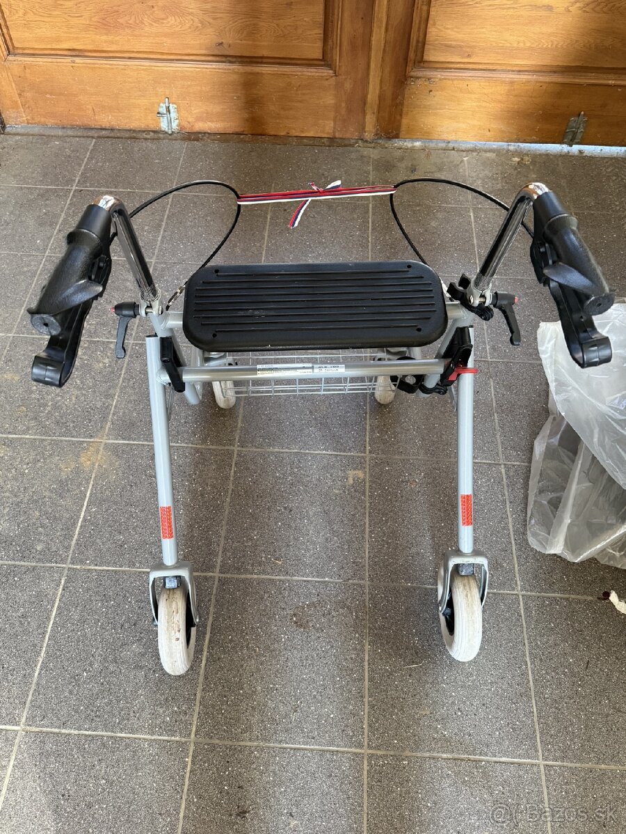 Pomocné chodítko - 4