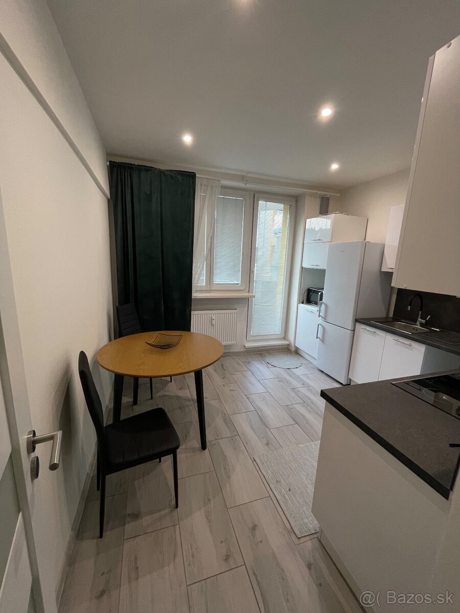 priestranný dvojizbový byt v centre Ružomberka - 4
