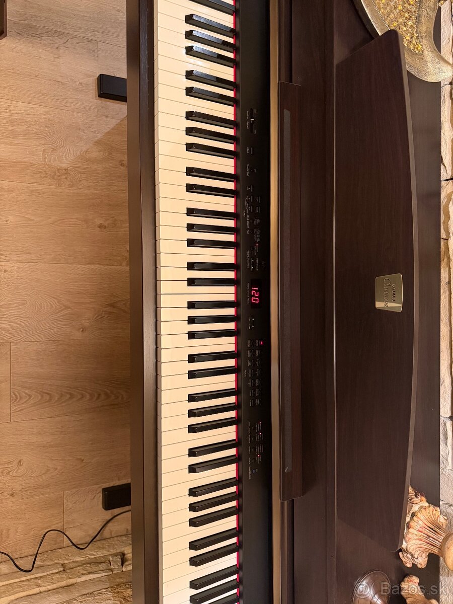 Yamaha Clavinova CLP-330 - 4