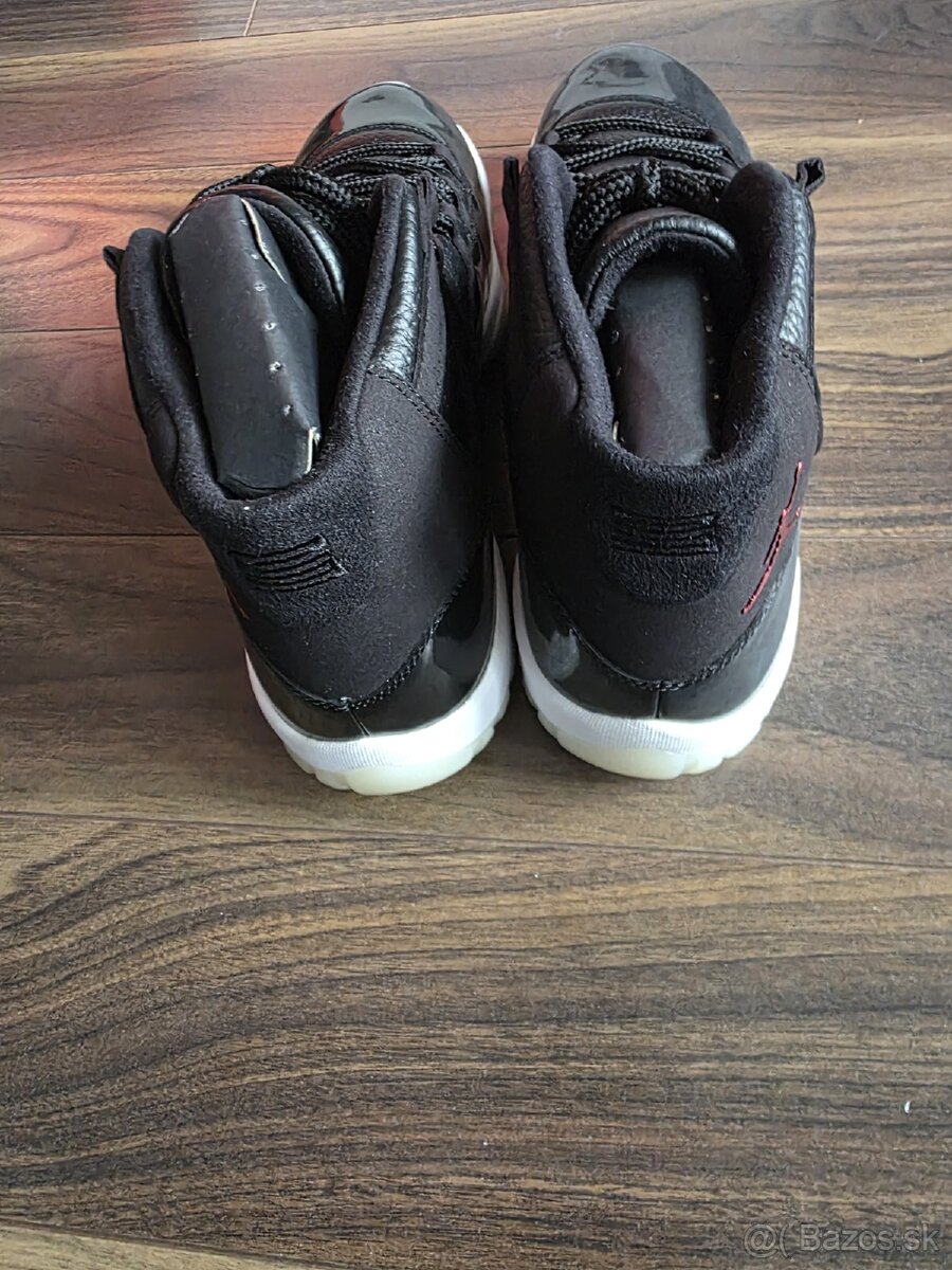 AIR JORDAN 11 RETRO 72-10 - 4
