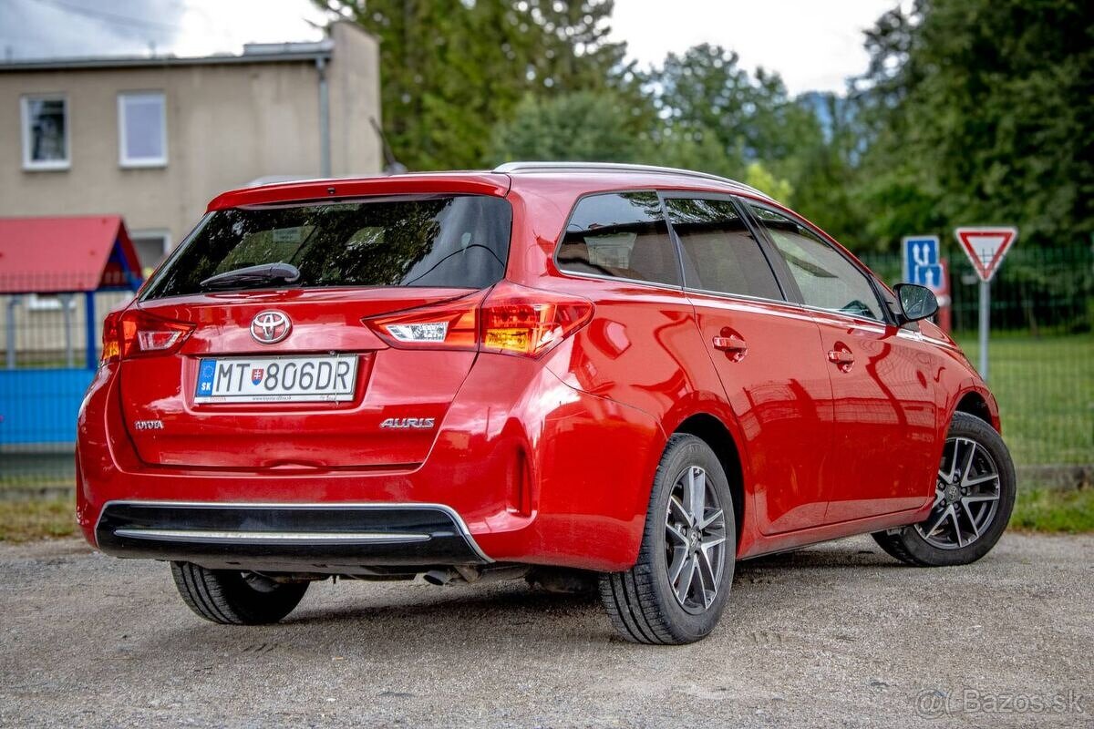 Toyota Auris TS 1.6 MT/6 2014 - 4