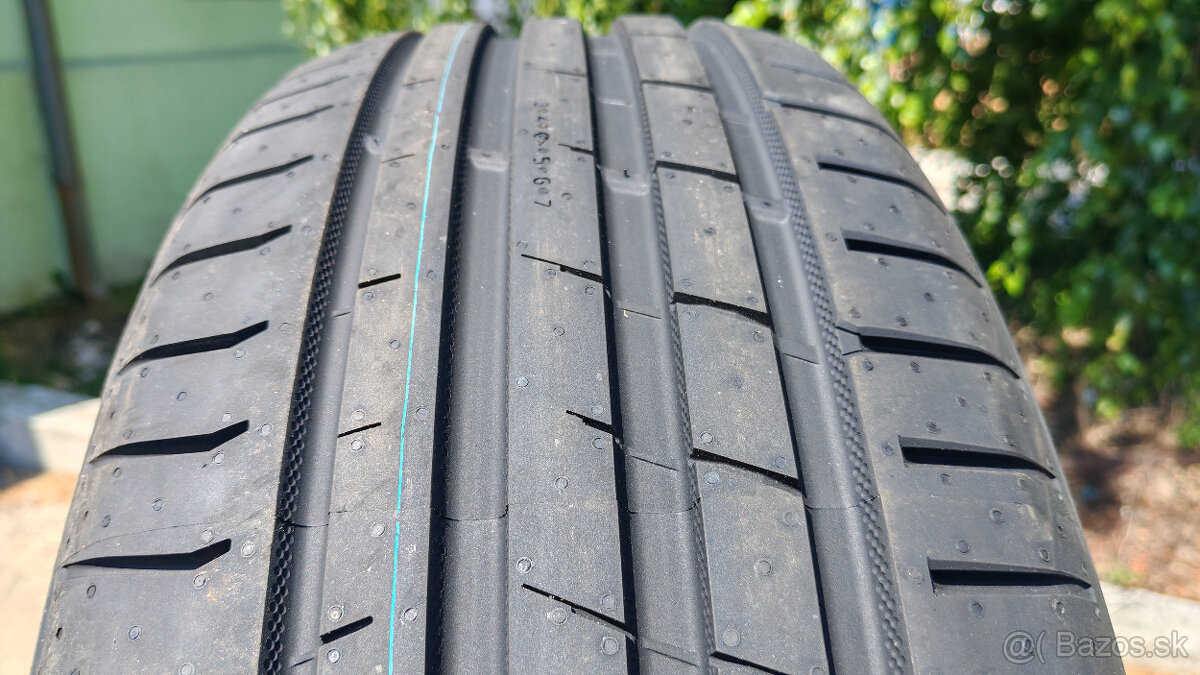 Letné pneu 235/50 R20 --- NOKIAN - 4