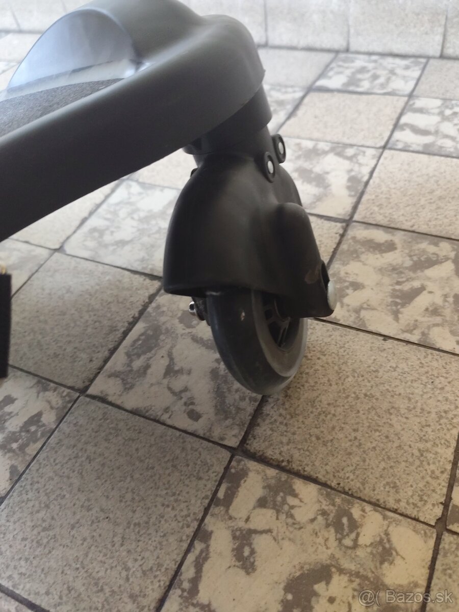 Stupienok ku kočíku so sedadlom - 4