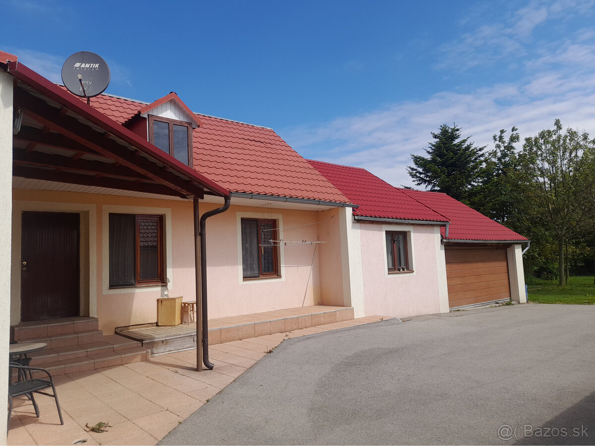 Znížená cena ::Predaj rodinného domu s veľkým pozemkom – kom - 4
