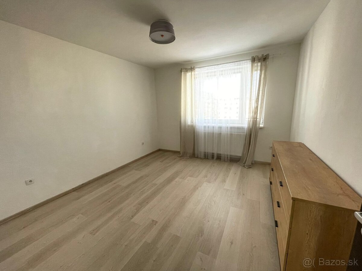 Predám veľký 3izb. byt sídl. West Galanta s parkovaním - 4