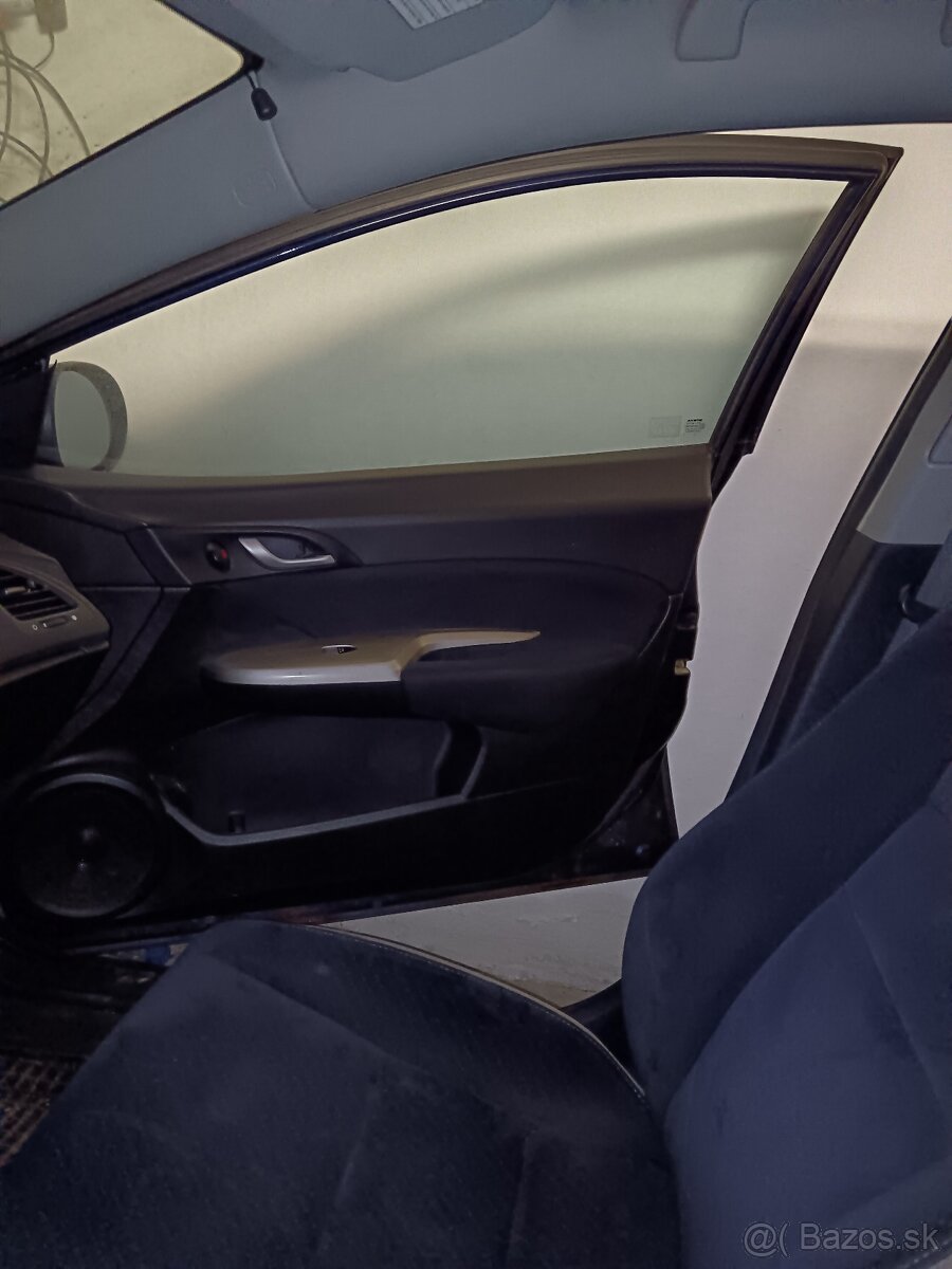 Predám Honda Civic 2.2 ctdi - 4