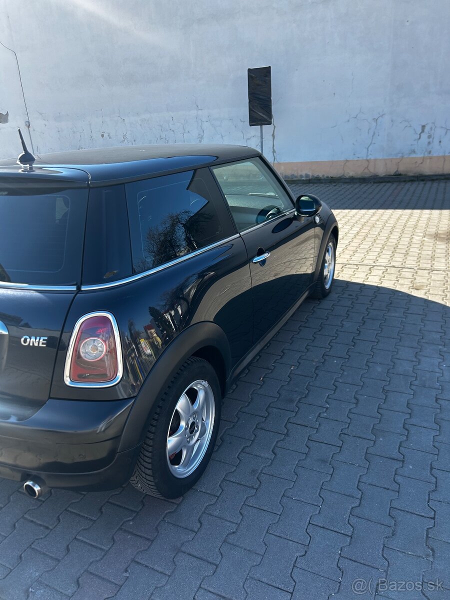 Predám Mini Cooper ONE - 4
