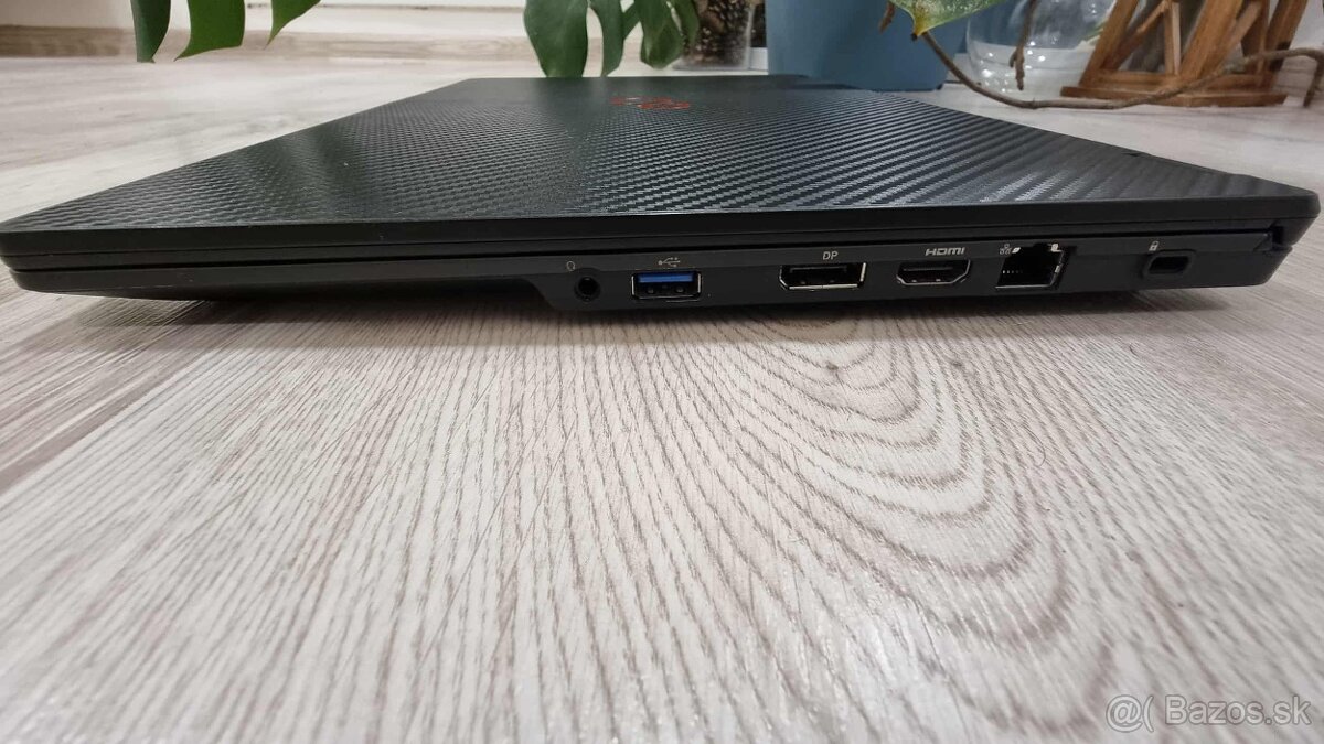 📌 Na predaj: Fujitsu LifeBook U758 - 4