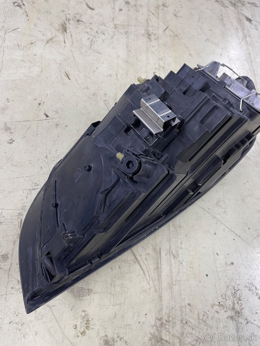 Xenon Pravý Volvo V50 - 4