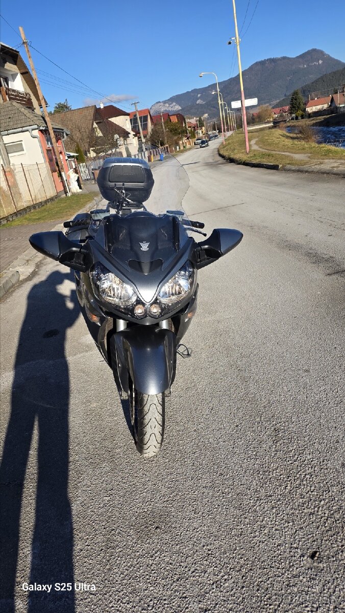 Kawasaki gtr 1400 - 4