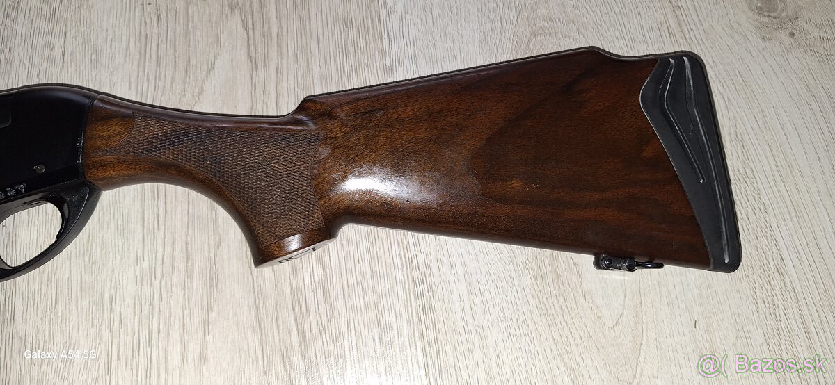 Samonabíjaciu guľovnicu BENELLI - 4