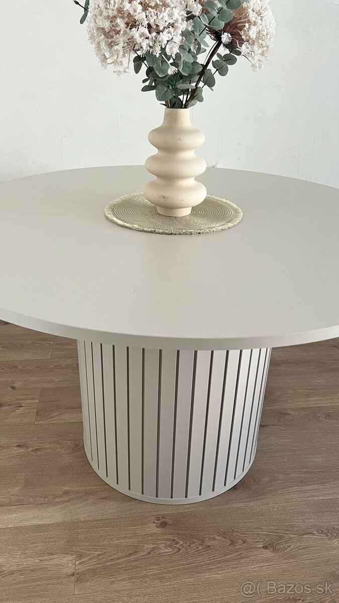 Jedálenský stôl - 4