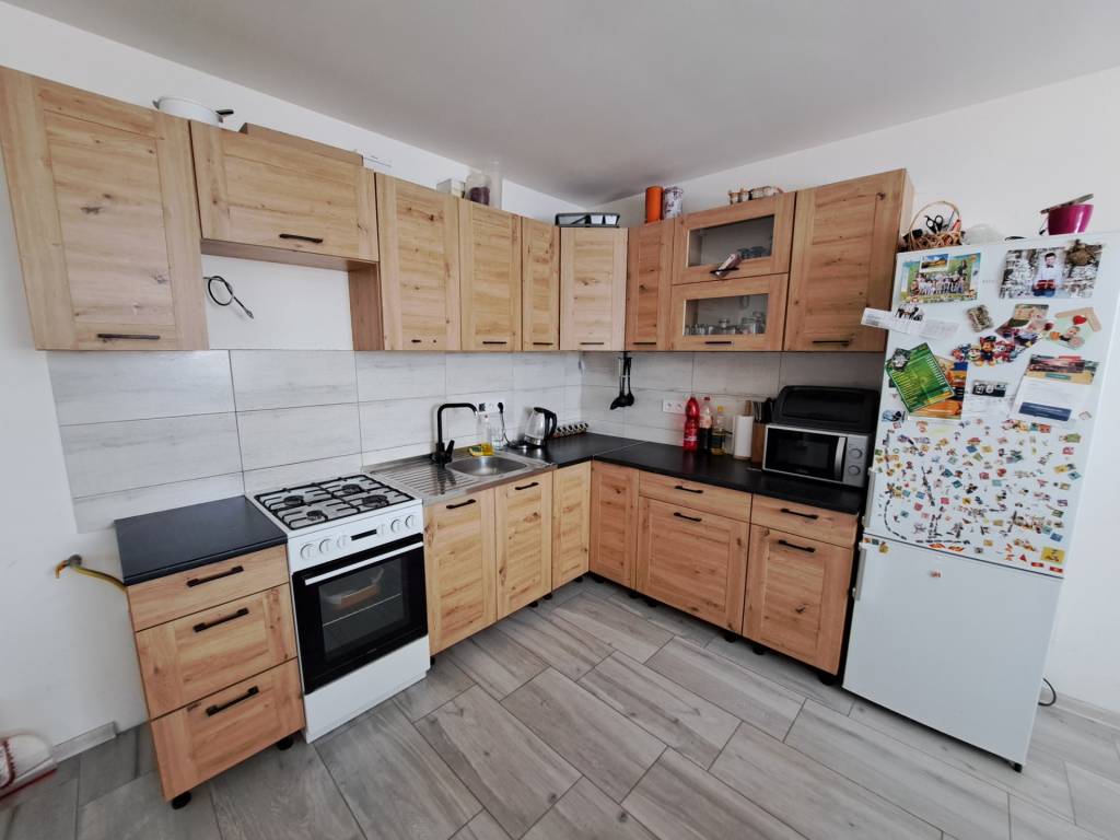 Predáme rodinný dom, pozemok 956 m2, Kmeťovo, okr. Nové Zámk - 4