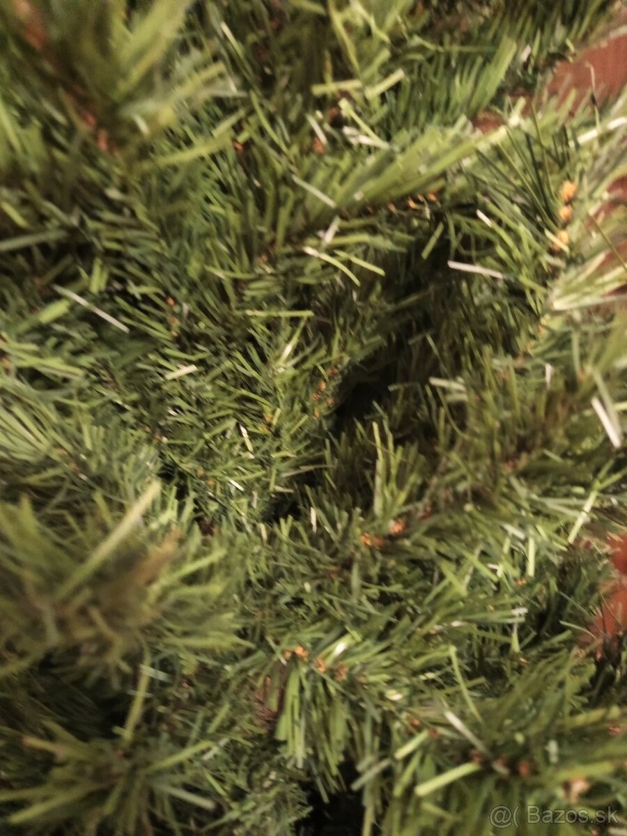 UMELÝ VIANOČNÝ STROMČEK+OSVETLENIE - 4