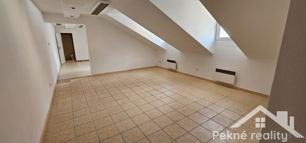 Prenájom priestorov v centre mesta Zvolen - nám. SNP - 4